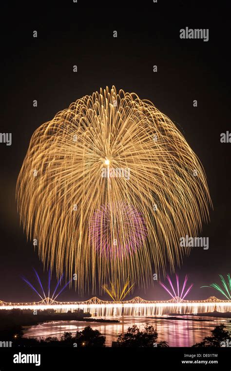 Nagaoka Fireworks Festival Stock Photo - Alamy