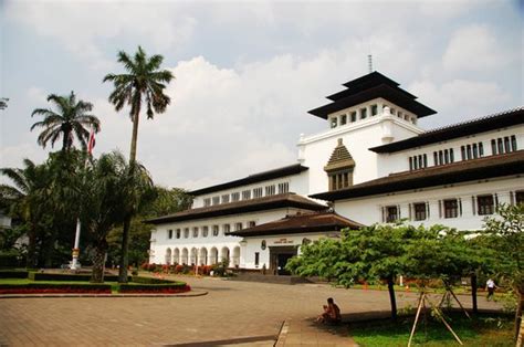 Gedung Sate (Bandung) - 2021 All You Need to Know Before You Go (with Photos) - Bandung ...