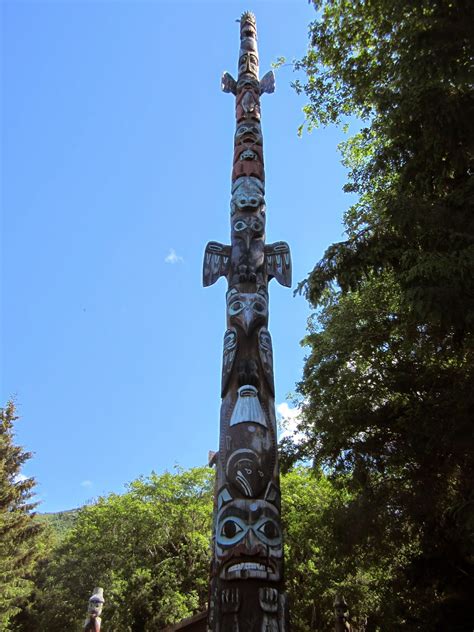 HELLO MOI: TOTEM POLES IN KETCHIKAN