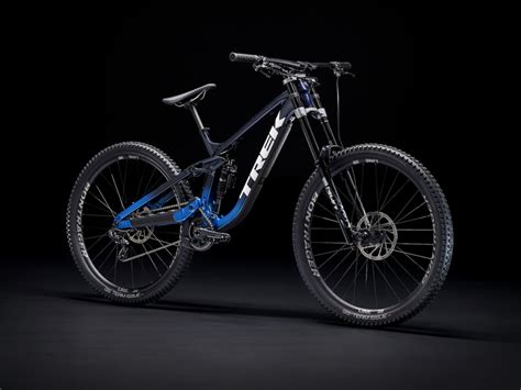 Das brandneue Trek Session 2022 - High-Pivot Alu Dowhnhill-Race-Bike ...