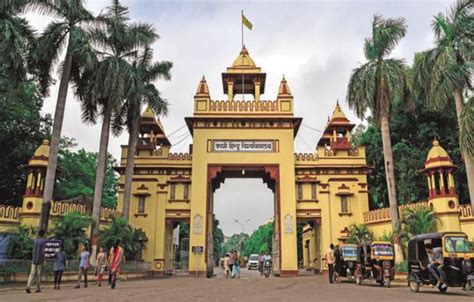 No Corner of BHU is Safe, Say Students After Murder Rocks Campus | NewsClick