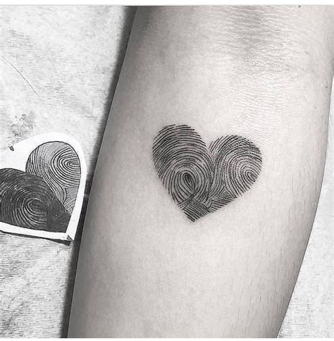 Tattoo huellas corazon | Inspiration tattoos, Eşleşen dövme, Mini tattoos