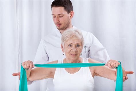 Geriatric Physiotherapist | Geriatric Rehabilitation Physiotherapist in ...