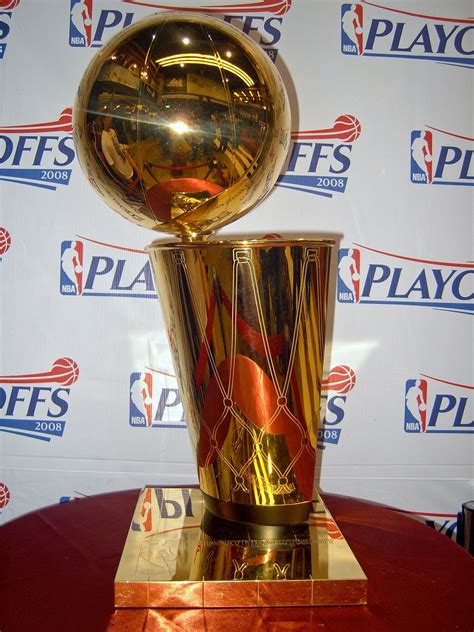 Trofeos, copas y medallas. El trofeo Larry O'Brien: el premio gordo de la NBA