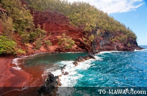 Kaihalulu Red Sand Beach, Maui