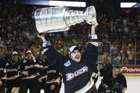 Ducks greats Teemu Selanne, Paul Kariya selected for Hockey Hall of ...