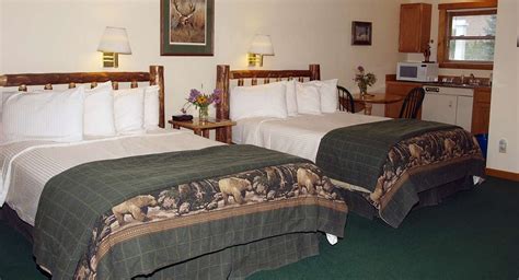 Two Queen Rooms - Gardiner, MT Lodging | Yellowstone Basin Inn