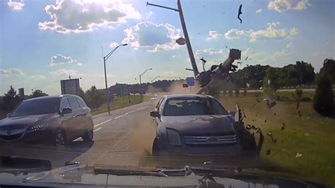 Video: Suspect in Georgia high-speed police chase collides head-on with ...