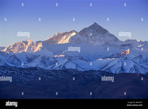 Mount Everest view at sunrise from Tibet Stock Photo - Alamy