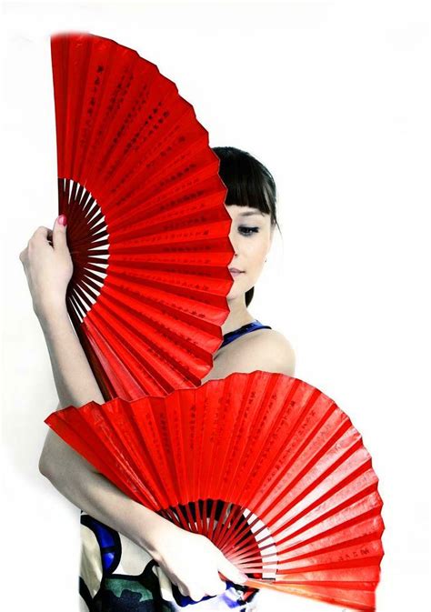 Chinese Fan Dance | Fan dance, Chinese fan, Chinese dance