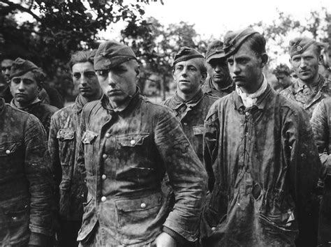 File:German prisoners SS-Panzerdivision Totenkopf.jpg - Wikipedia