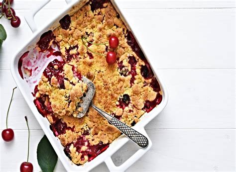 Easy Cherry Cobbler (With Bisquick) | Treat Dreams