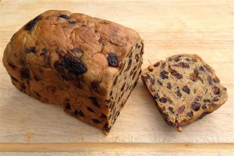 VEGANOO Vegan Reviews: Review: Welbourne's Special Plum Bread