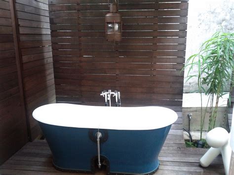 Outdoor bathtub | Staying in a nice little boutique hotel. T… | Flickr
