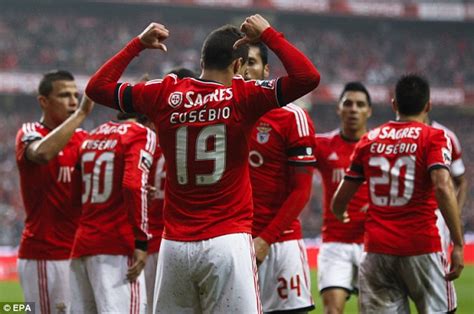 Benfica pay emotional tribute to Eusebio as EVERY player has club legend's name on the back of ...