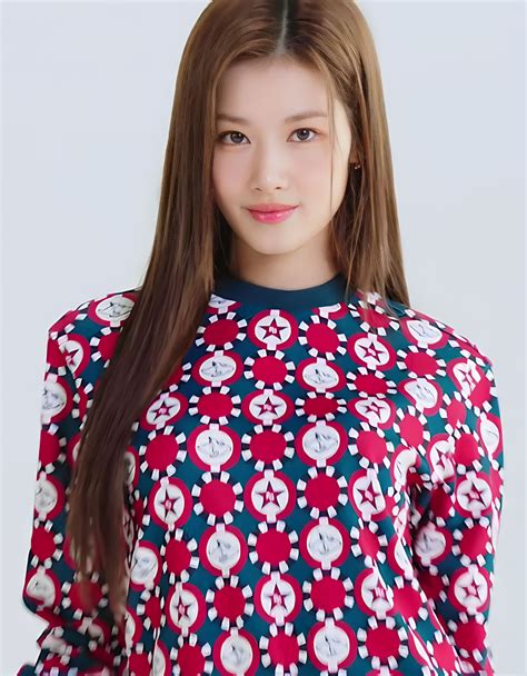 File:Sana Minatozaki for Pearly Gates Korea 01.jpg - Wikimedia Commons