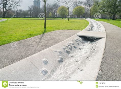 Princess Diana Memorial Fountain Stock Photo - Image of outdoors ...