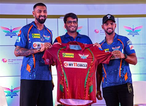 Lucknow Super Giants owner Shashwat Goenka, captain Krunal Pandya and ...