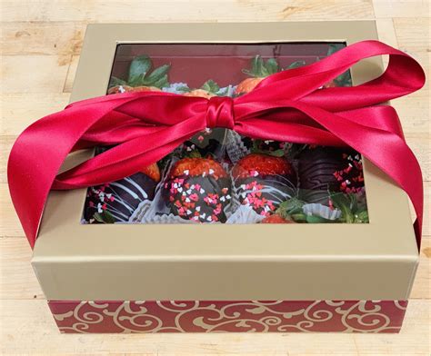 Chocolate-Covered Strawberry Gift Box | The Pennsylvania Bakery