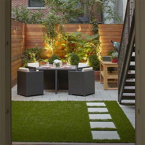 32 Stunning Tiny Garden Design Ideas To Get Beautiful Look - HMDCRTN