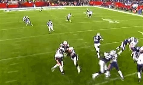 #tbt: Tom Brady Jukes Brian Urlacher | Tom brady, Sports quotes, New ...