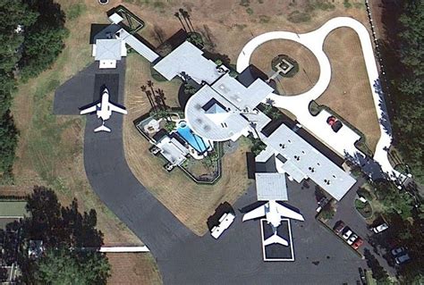 John Travolta's House Is A Functional Airport With 2 Runways For His Private Planes ...