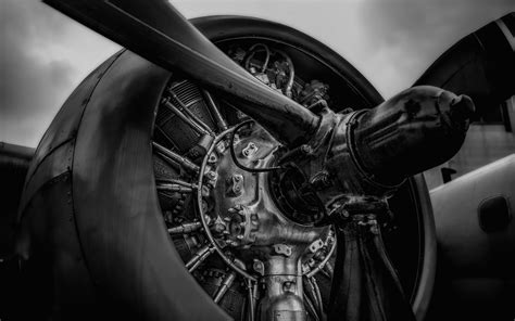 Old Aircraft Propeller Engine Close-Up Photo wallpaper | 1920x1200 | #34302