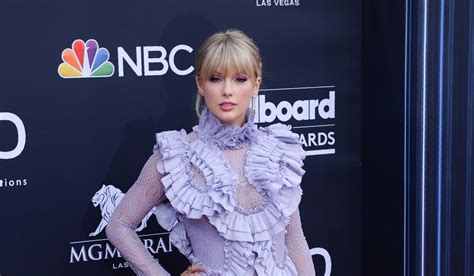 Taylor Swift's 'Me' shines at Billboard Music Awards