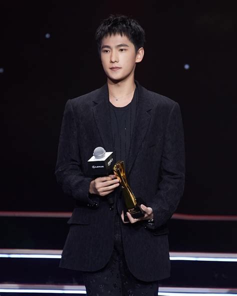 Celebrating Yang Yang's Achievement at the 2018 Esquire Man At His Best ...