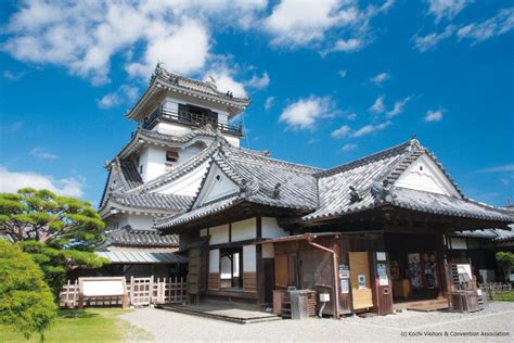 Kochi Castle | Japan RAIL & TRAVEL