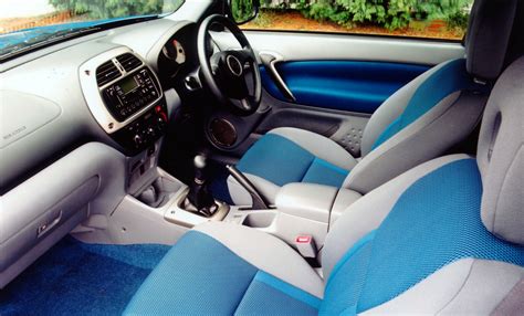 RAV4 3-Door Interior (2000 - 2003) - Toyota Media Site