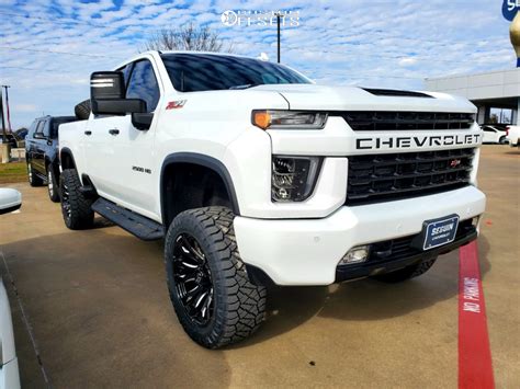 Wheel Offset 2021 Chevrolet Silverado 2500 HD Aggressive > 1" Outside Fender Suspension Lift 3 ...