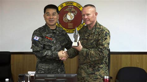 ROK Marine Corps commandant visits Okinawa > United States Marine Corps ...