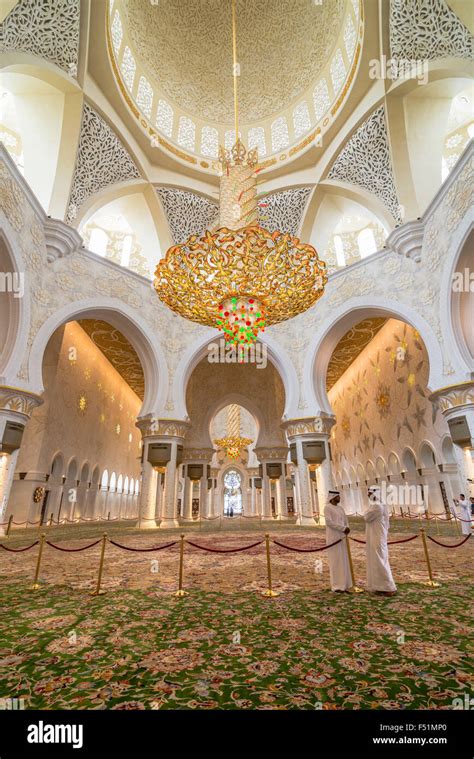 Sheikh zayed mosque chandelier hi-res stock photography and images - Alamy