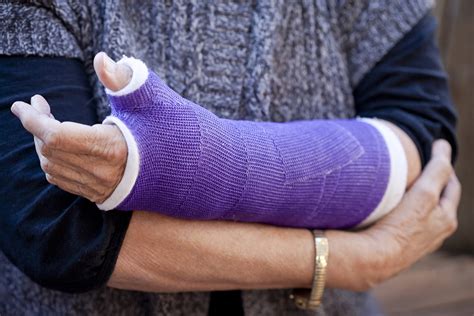 What’s Different with Bone Fractures When You Age| Banner