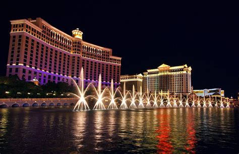 Bellagio Fountain, The Grandest Fountain At The Bellagio Hotel, Las Vegas - Traveldigg.com