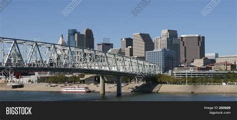 Cincinnati Skyline Image & Photo (Free Trial) | Bigstock