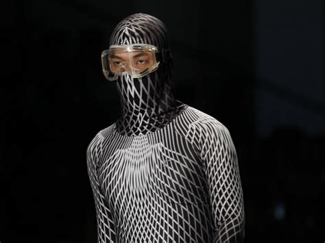 China's Smog Prompts Face Masks on Fashion Week Runways - ABC News