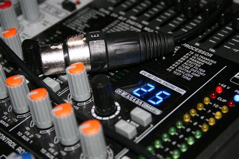 gray black and green audio mixer free image | Peakpx