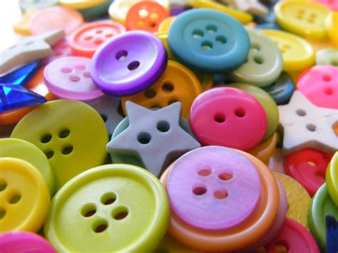 3 DIY Button Crafts - ItsySparks