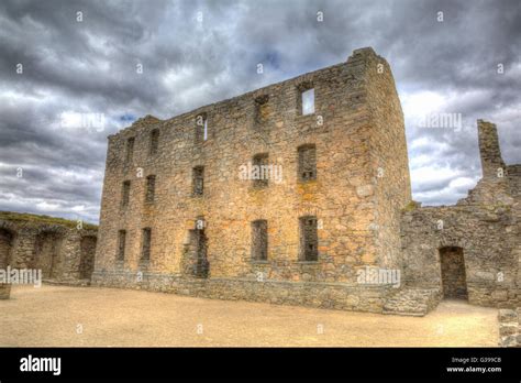 Scottish castle painting hi-res stock photography and images - Alamy