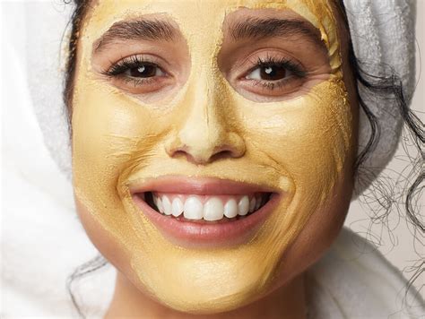 Turmeric Benefits for Skin: How to Use Turmeric in Your Skincare Routine