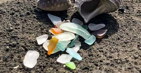 8 Sea Glass Beaches in Florida for Rock Hunters - Scenic States