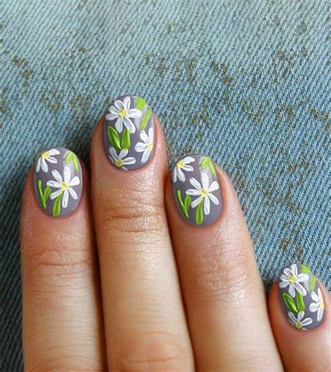 +19 Easy Flower Nail Art