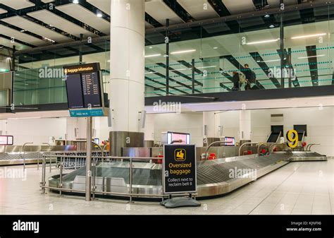 Baggage reclaim area hi-res stock photography and images - Alamy