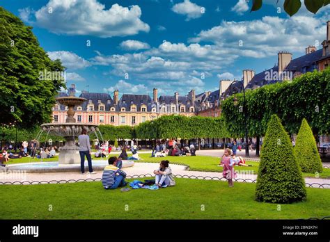 Place des Vosges square, Paris, Ile-de-France, France Stock Photo - Alamy