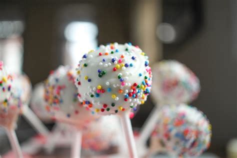 How to Make Cake Pops | An Easy Cake Pop Recipe