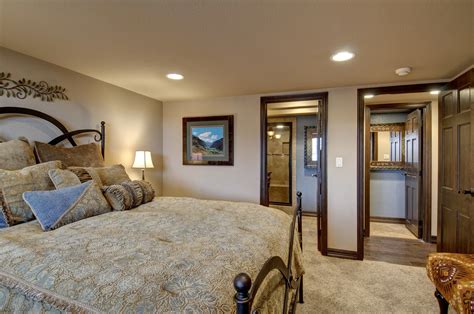 Basement Bedroom - Traditional - Basement - Denver - by FBC Remodel