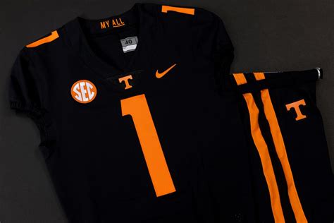 Tennessee Football wears all-black uniforms against Kentucky - Tennessee News