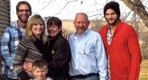 Ashton Kutcher family: siblings, parents, children, wife.